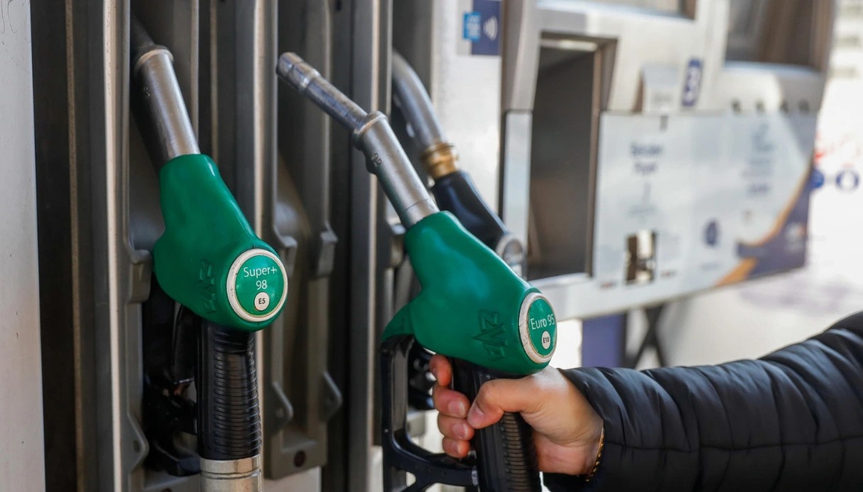 Benzina e Diesel stangata per gli italiani quanto hanno speso in più