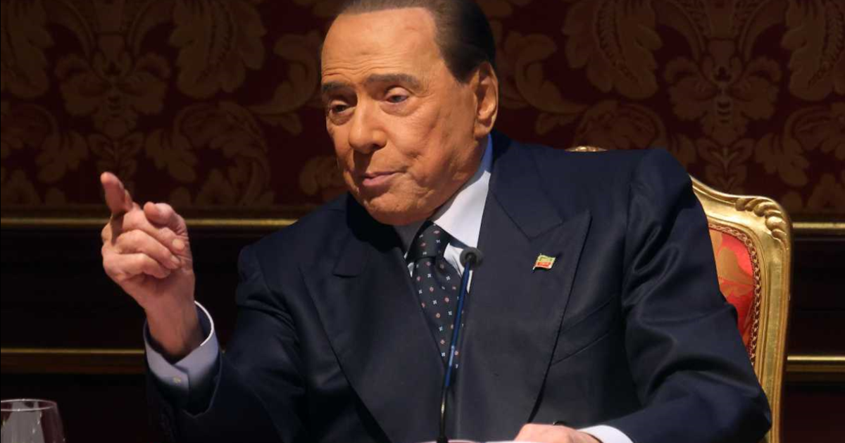 Berlusconi ricoverato al San Raffaele chi c è fuori dall ospedale