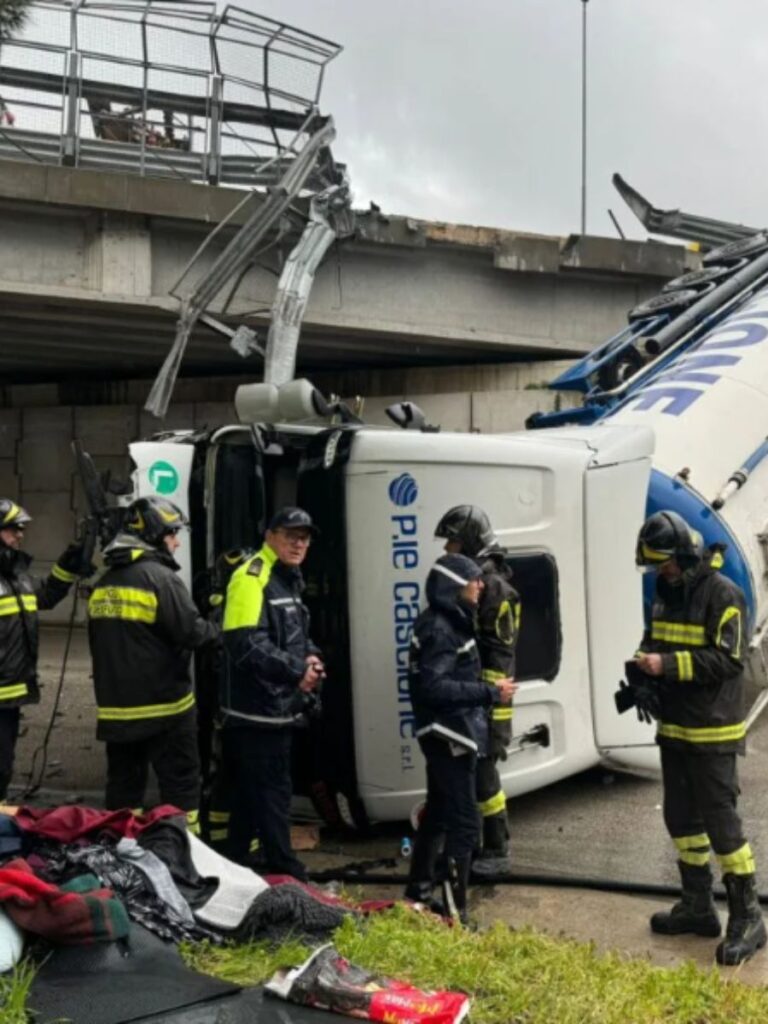 Incidente A Brindisi Autocisterna Vola Gi Dal Cavalcavia