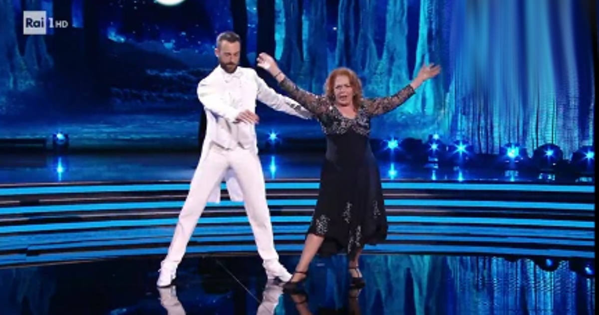 Ballando con le stelle Valeria Fabrizi vince la quarta puntata la classifica