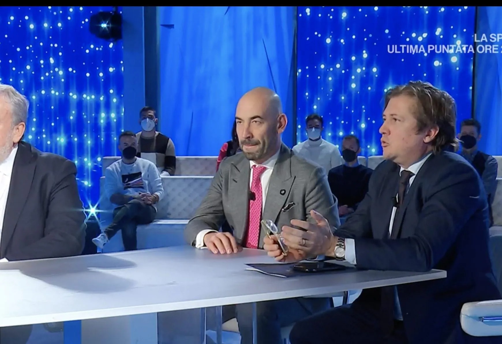 Domenica In, Bassetti e Sileri non rispettano il distanziamento in diretta tv