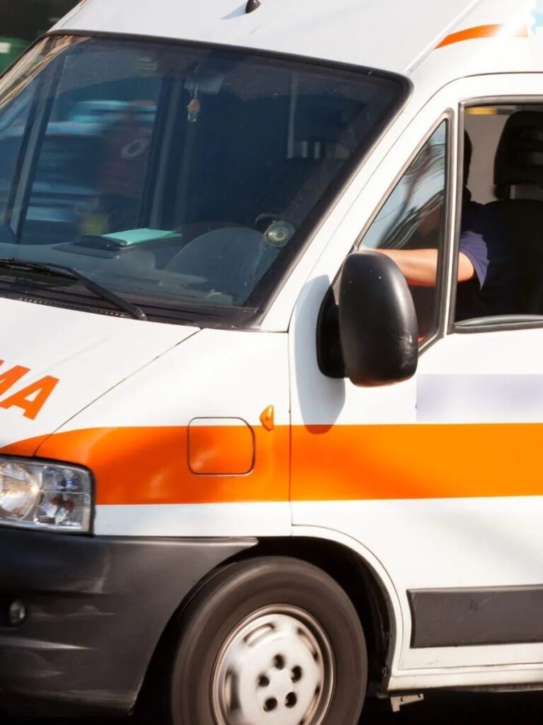 Bibione, salvate mamma e figlia che finiscono al largo con il materassino