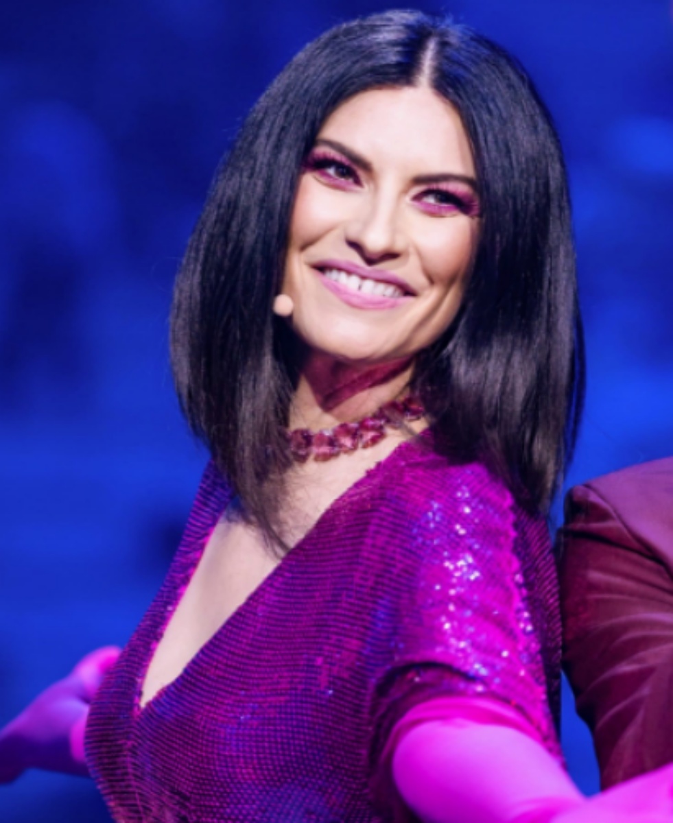 “Eurovision 2022”, Laura Pausini abbandona la diretta all’improvviso: cos’è successo