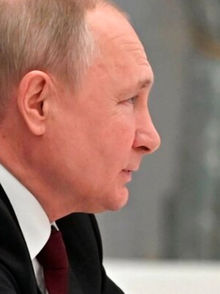 Vladimir Putin, le sue condizioni di salute sarebbero critiche: “Oggi l’operazione d’urgenza”