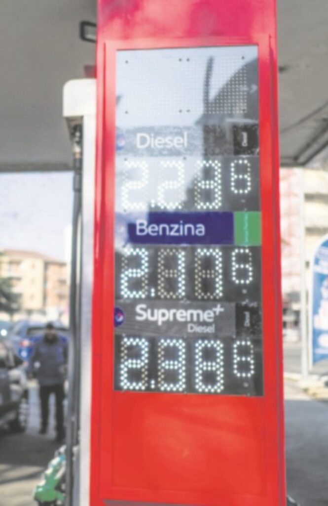 benzina aumenti Italia 