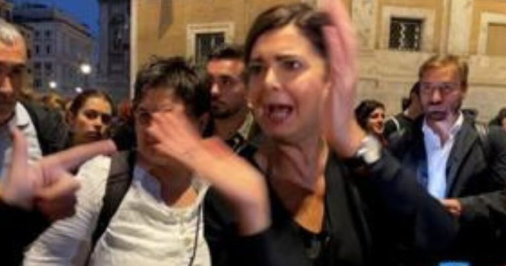 Laura Boldrini discute dell'aborto con una ragazza giovane: la conversazione prende una brutta piega