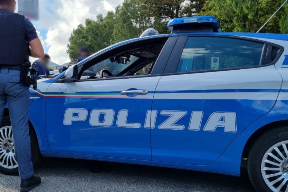 Aosta bimbo di 4 anni abbandonato in auto