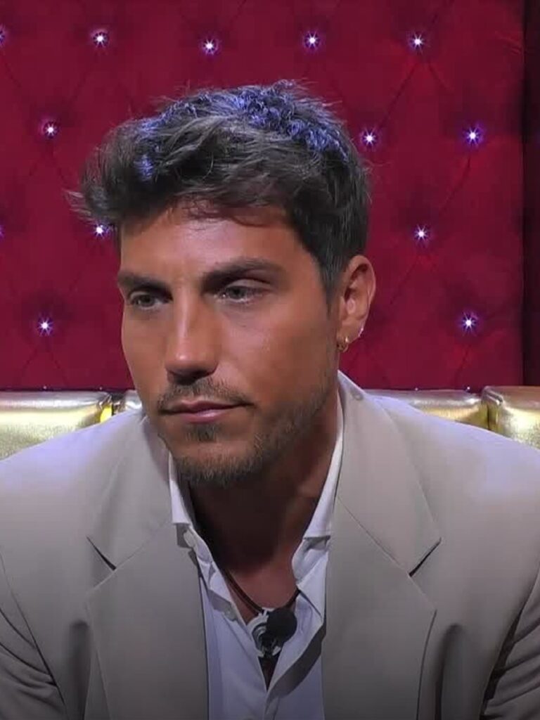 "GF Vip", Daniele Dal Moro sente i discorsi di Edoardo e Antonella e rivela tutto agli altri concorrenti