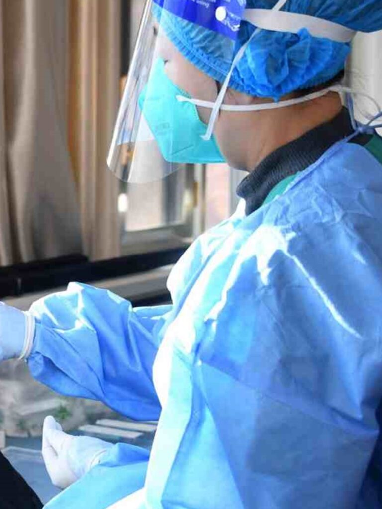 Covid, scatta l'allarme in Cina: casi in aumento e ospedali pieni