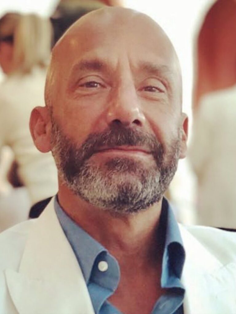 Gianluca Vialli, lo striscione dei tifosi davanti alla clinica a Londra