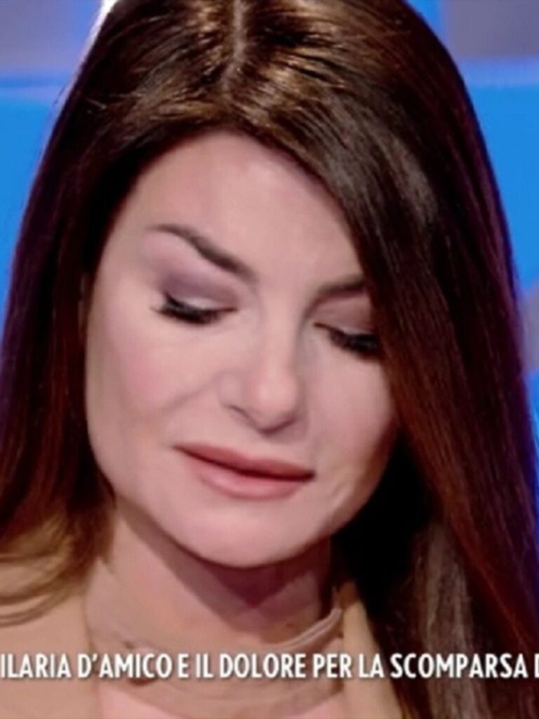 Ilaria D'Amico scoppia in lacrime in diretta tv al ricordo della sorella 