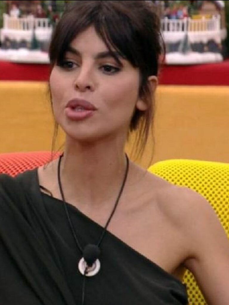 GF Vip, Dana Saber spinge Oriana Marzoli: è caos nella casa