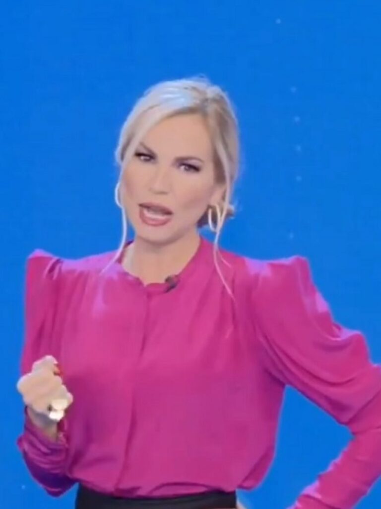 Mattino Cinque, Federica Panicucci in imbarazzo per la gaffe dell'inviato