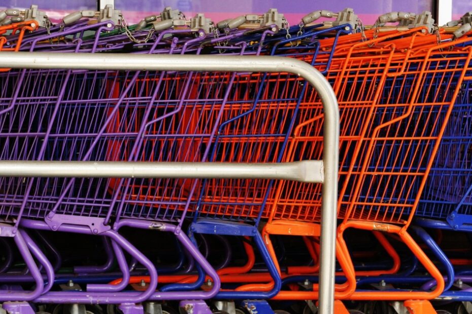 Cosa fare al supermercato per evitare germi carrello