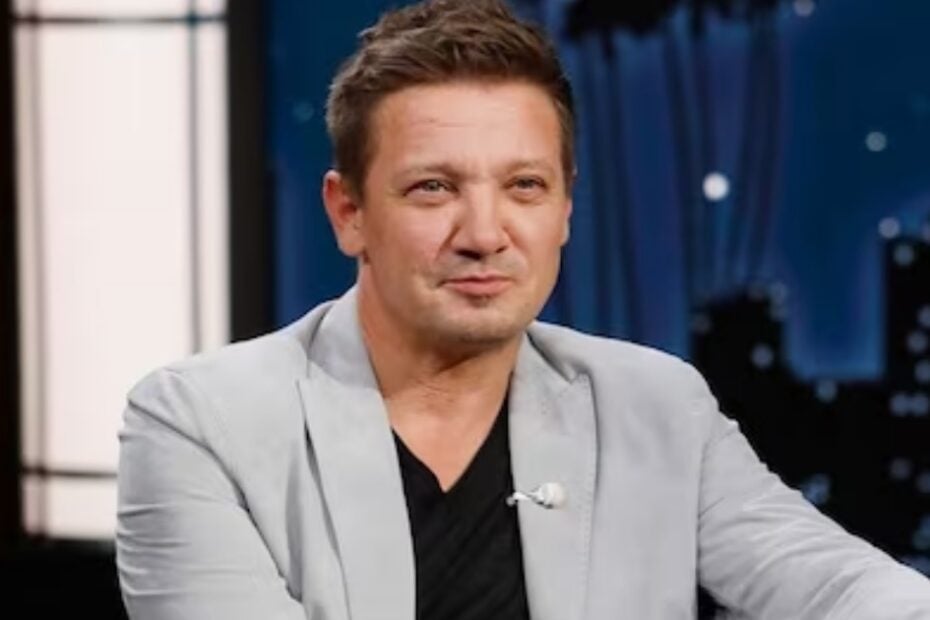 Jeremy Renner incidente sulla neve come sta