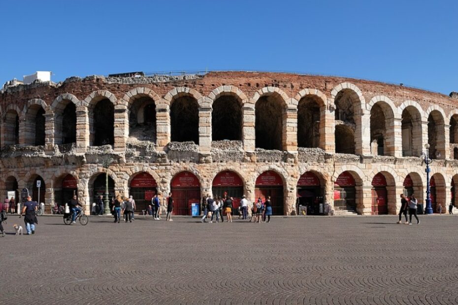Crollo all'Arena di Verona