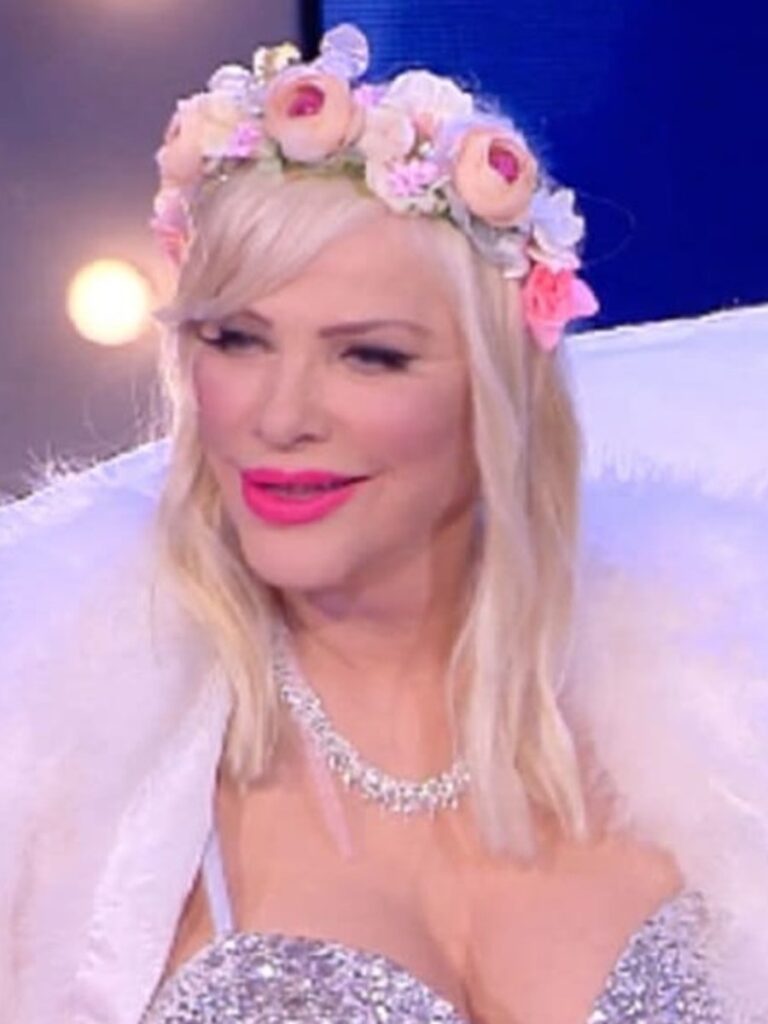 Il figlio di Ilona Staller fa la proposta alla fidanzata in diretta tv a Verissimo