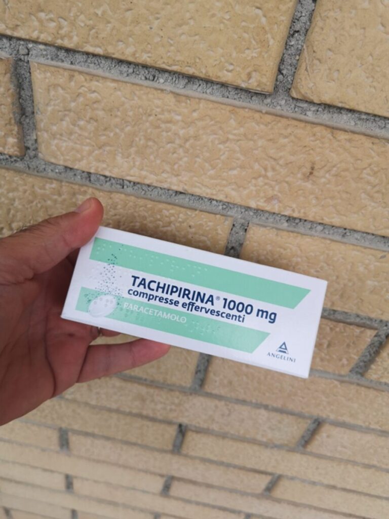 Tachipirina 1000 non adatta ai bambini sotto i 15 anni: i rischi