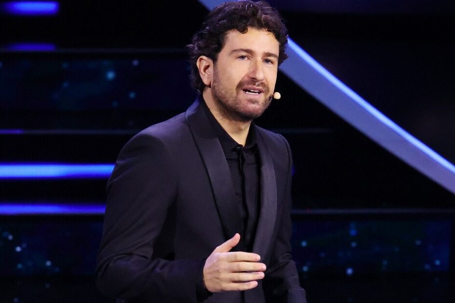 alessandro siani sanremo 2023