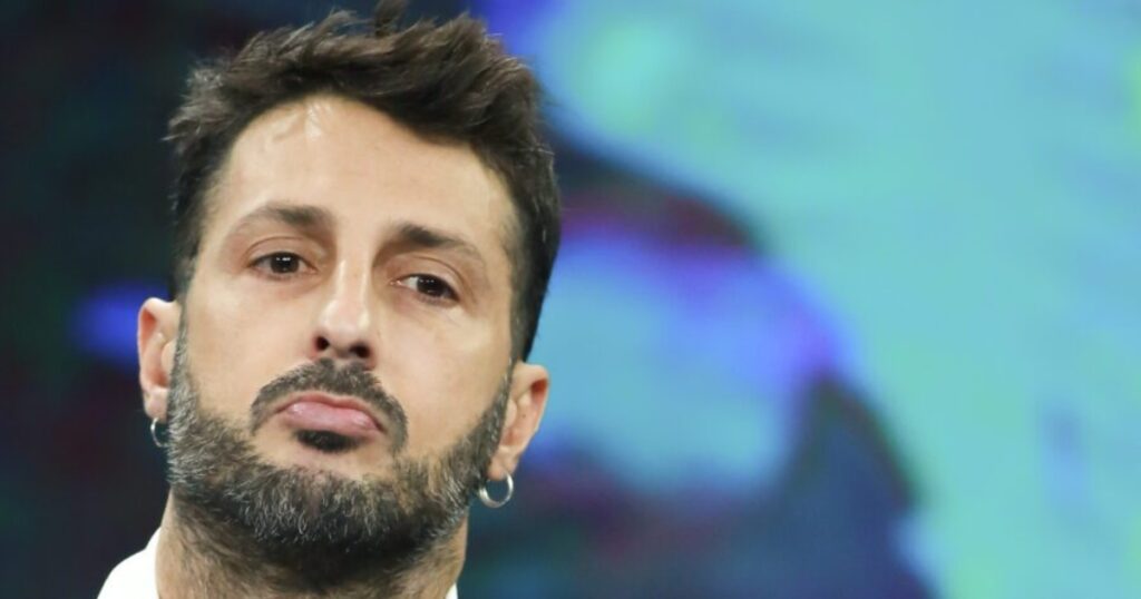 fabrizio corona tatuaggio maurizio costanzo