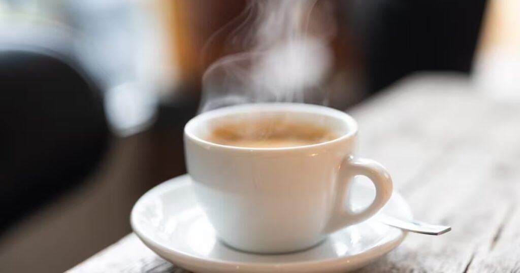 beve caffè e muore