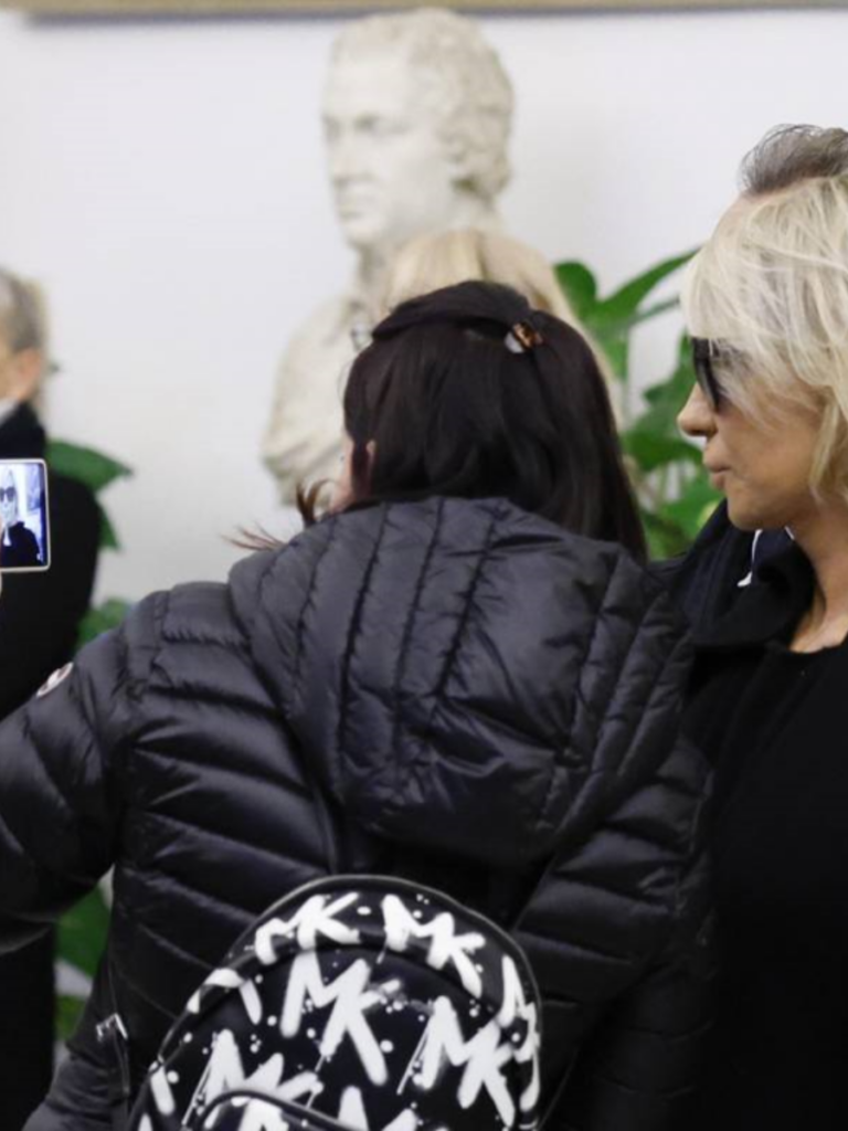 Selfie con Maria De Filippi, l'autore del fattaccio sparito dai social: il motivo