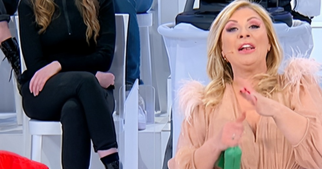 Tina Cipollari contro Elio