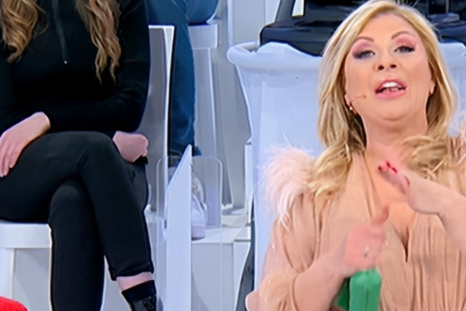 Tina Cipollari contro Elio