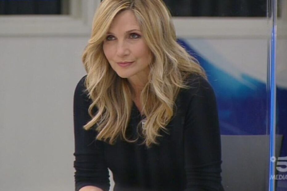 Lorella Cuccarini caduta