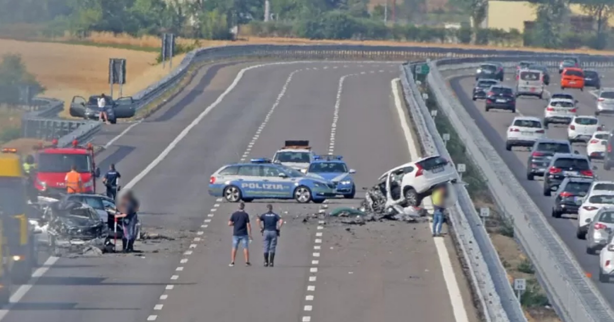 Auto contromano autostrada 