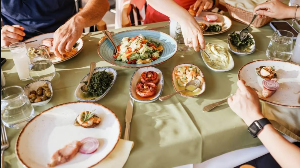 Viareggio cena di pesce finisce male 20 intossicati 