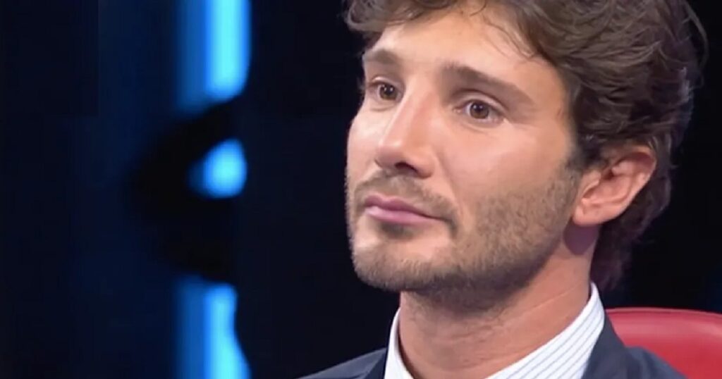 Stefano De Martino lascia la tv per un po', le parole nell'intervista