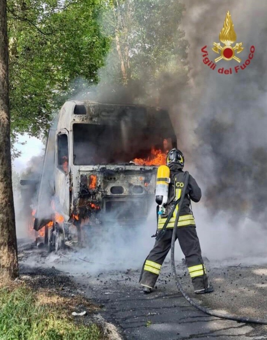 camion prende fuoco