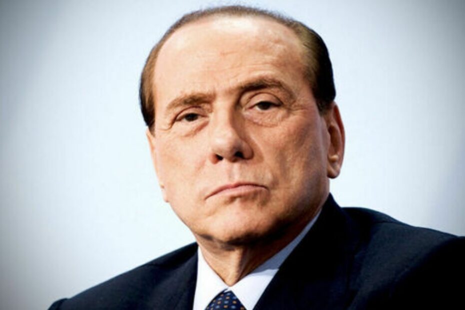 Silvio Berlusconi gesto Gemitaiz