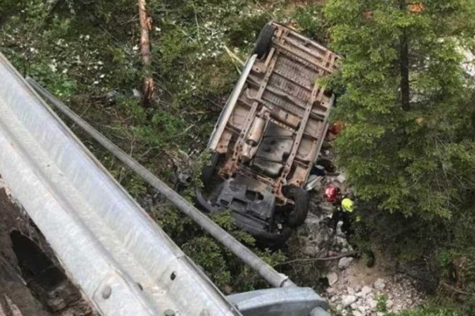 incidente pulmino esce di strada