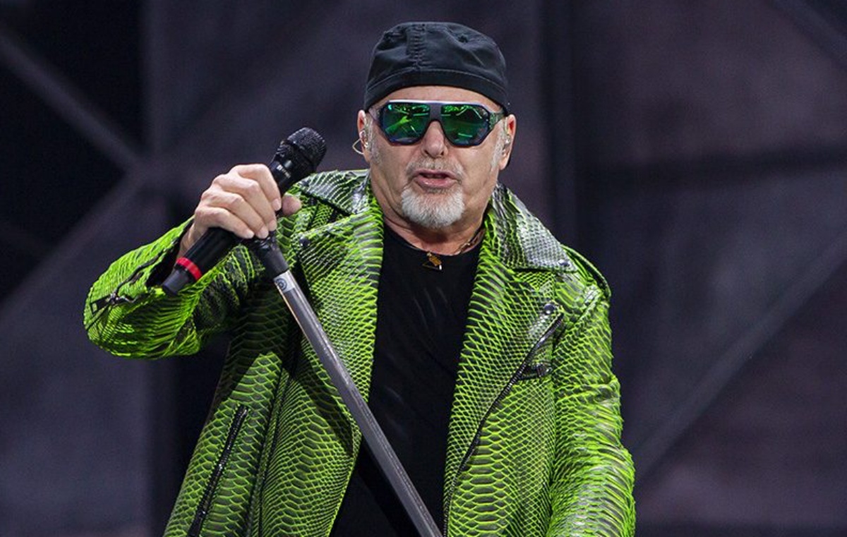 Vasco Rossi, sesso al concerto a Salerno video diventa virale Vasco Rossi, sesso al concerto a Salerno video diventa virale