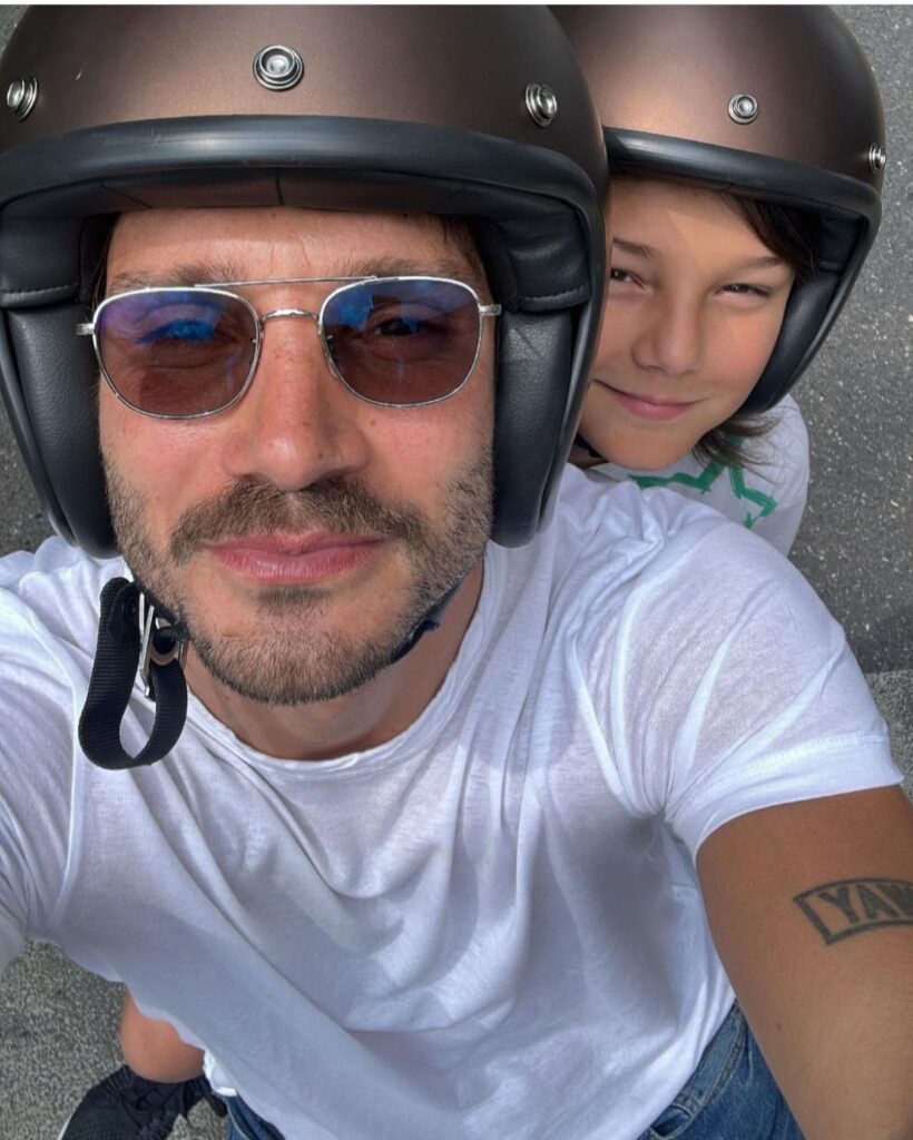 Stefano De Martino in vacanza