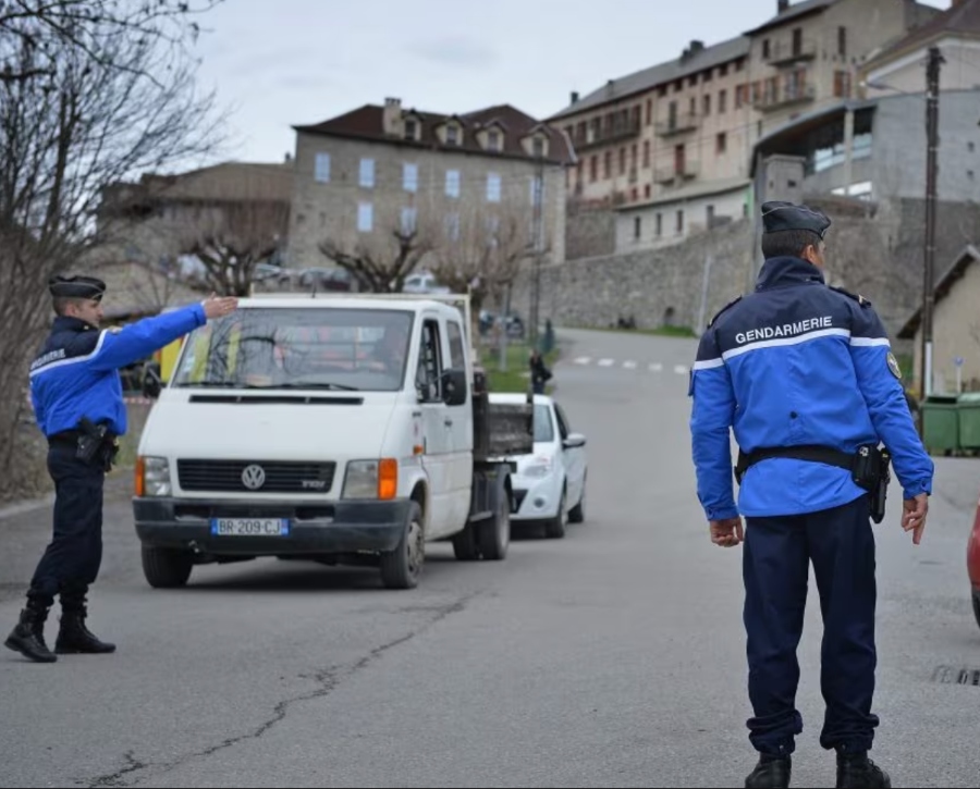  uccide le tre figlie