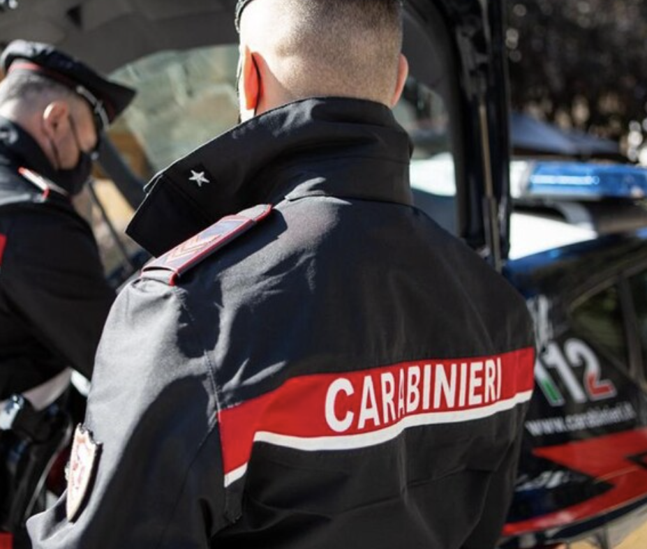 massacrata di botte dal fidanzata intervento carabinieri 