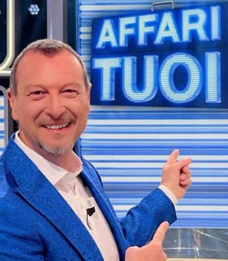 "Affari Tuoi", Amadeus colpito dalle parole della concorrente: poi la gaffe