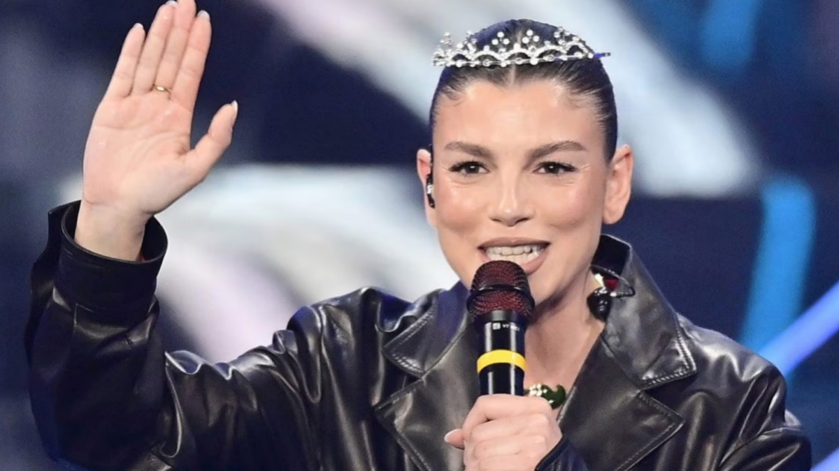 Emma Marrone | Ecco Perché Aveva La Corona | Il Gesto A Sanremo 2024 ...