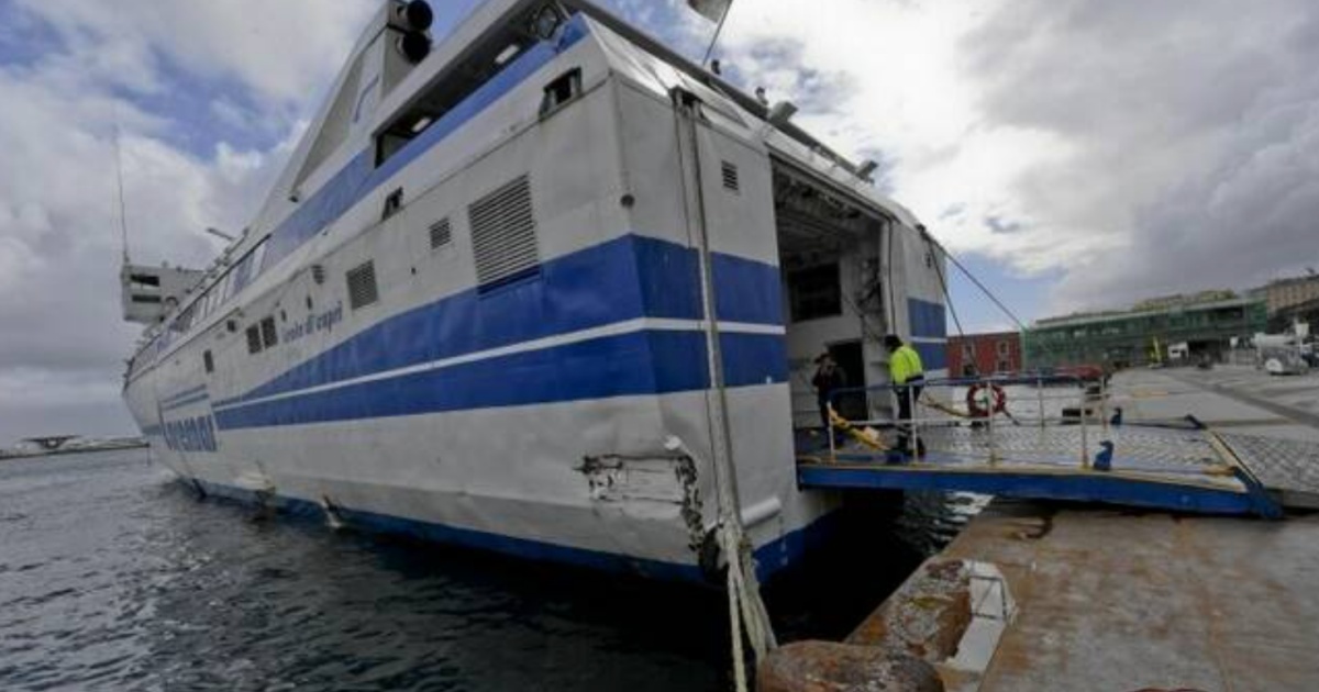 Nave si schianta contro la banchina in Italia: coinvolti 30 passeggeri