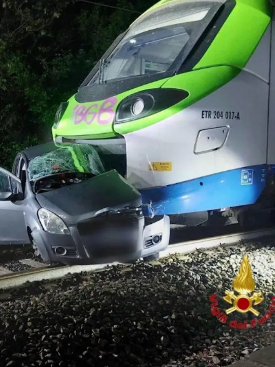 Brescia, treno investe un'auto: morta una donna di 50 anni