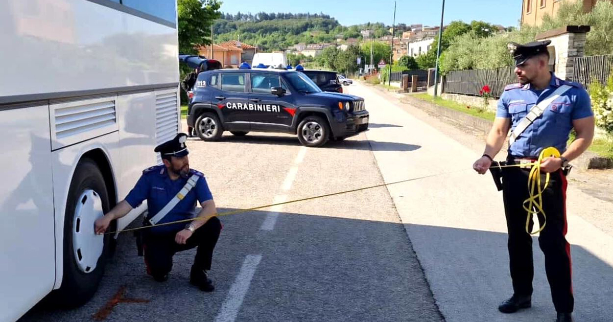 Carabinieri di Avellino sul luogo dell'incidente tra autobus