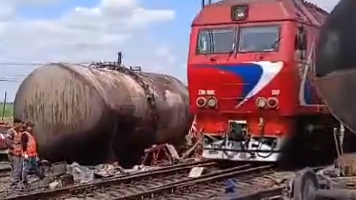 Treno deraglia e vola fuori dai binari: com’è successo (VIDEO)