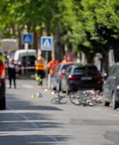 Francia, auto travolge un gruppo di 12 bambini in bicicletta