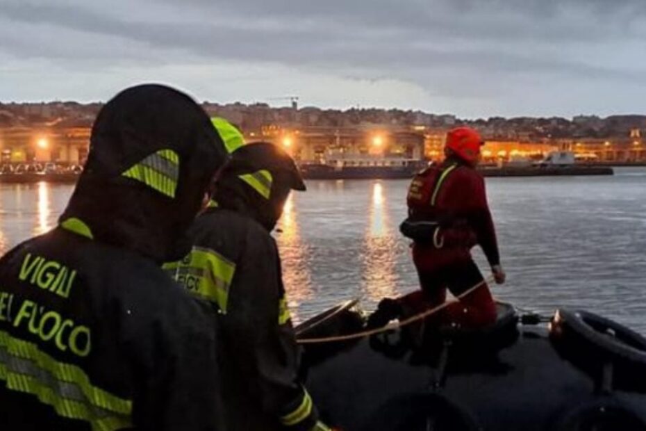 ventenne dispero in mare