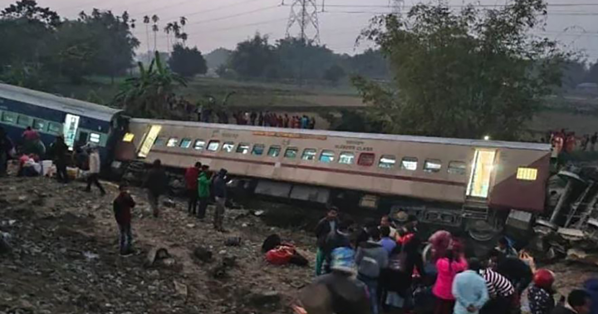 Scontro tra treno passeggeri e convoglio merci: ci sono morti e decine di feriti (VIDEO)