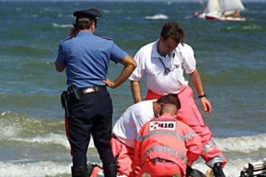 Donna morta spiaggia Siracusa