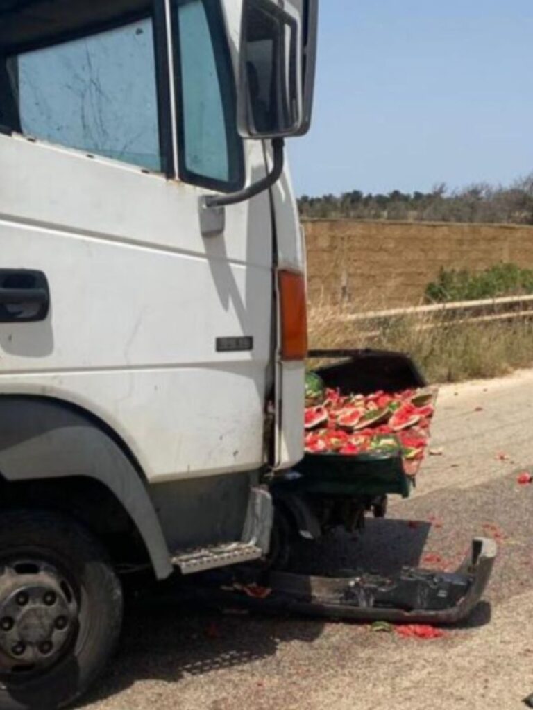 Incidente A Campobello Di Mazara Scontro Tra Camion E Ape Car Un